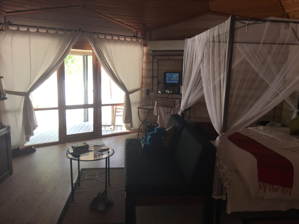 Jacuzzi Beach Villa Wohnraum  Kuredu Island Resort & Spa