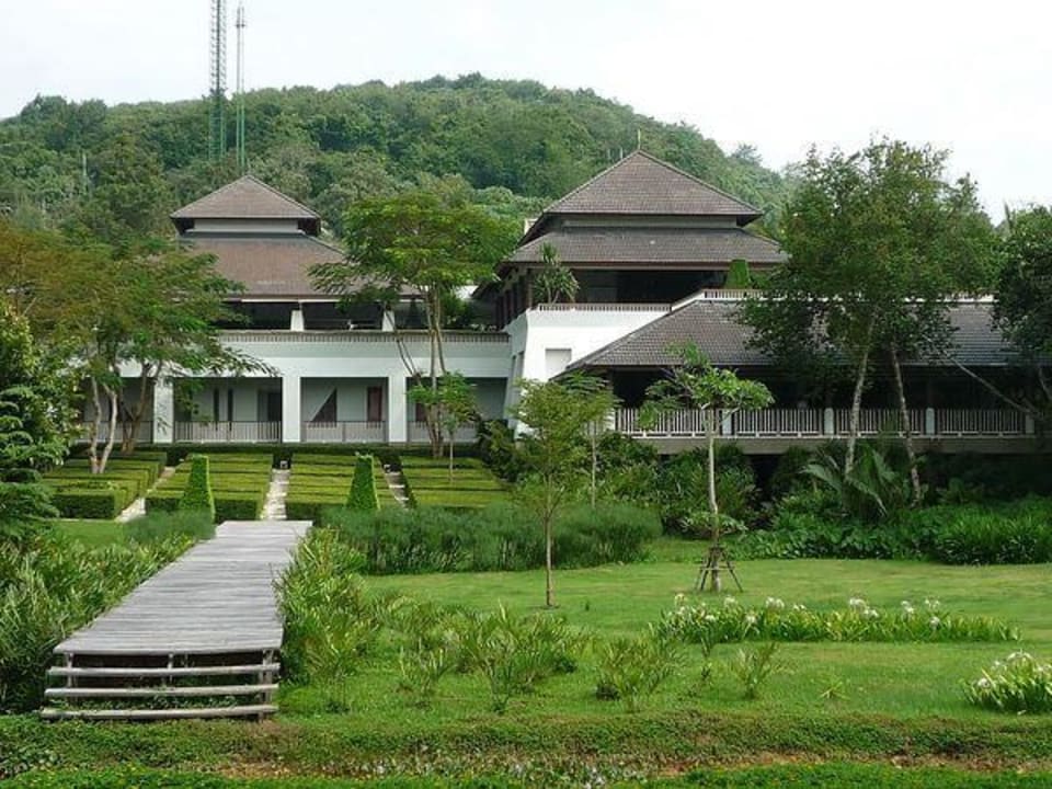 Lobby und Frühstücksraum vom Pool aus gesehen Dusit Thani Krabi Beach Resort