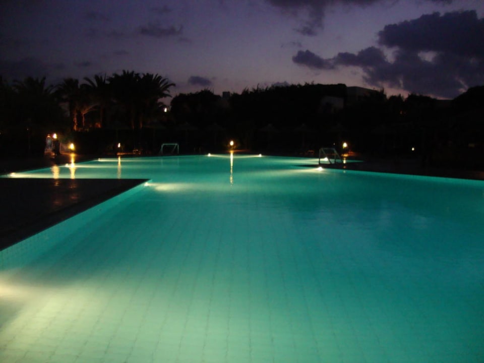 Pool am Abend Anissa Beach & Village