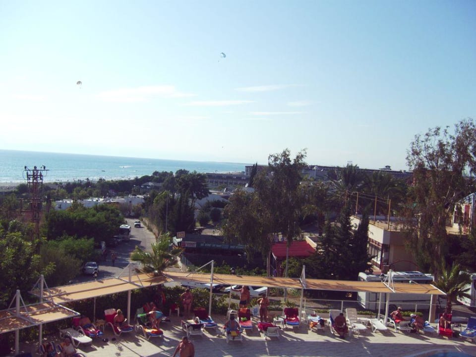 Straße zum Strand Side Alegria Hotel & Spa - Adults only +16