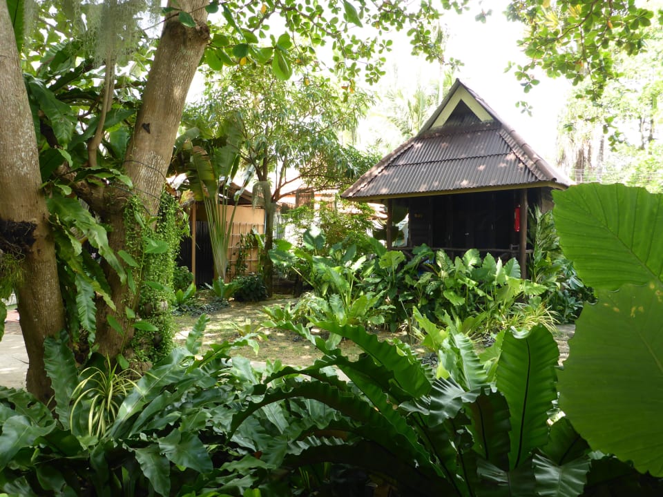 Sea Breeze Bungalow schön eingebettet im Garten Hotel Lanta Castaway Resort