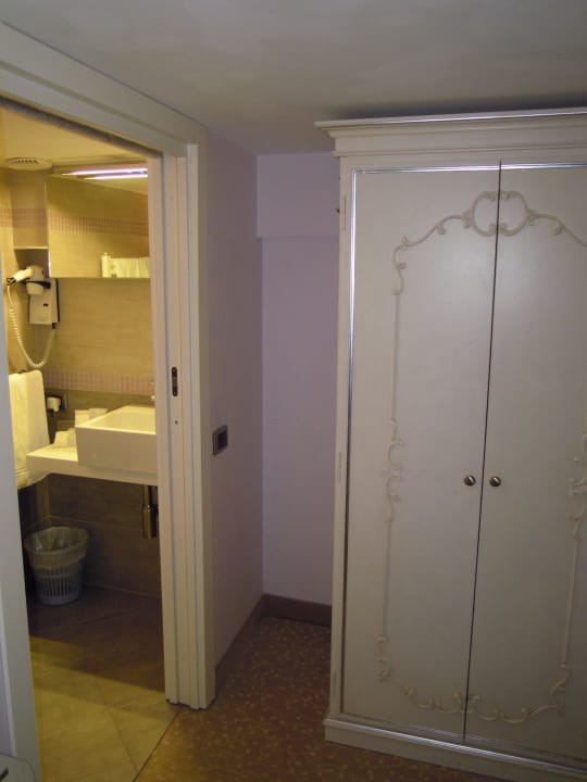 Eingang zum Bad Hotel Torino