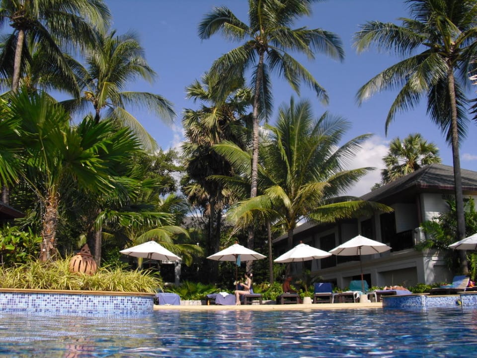 Die besten Plätze am vorderen Pool La Flora Khao Lak