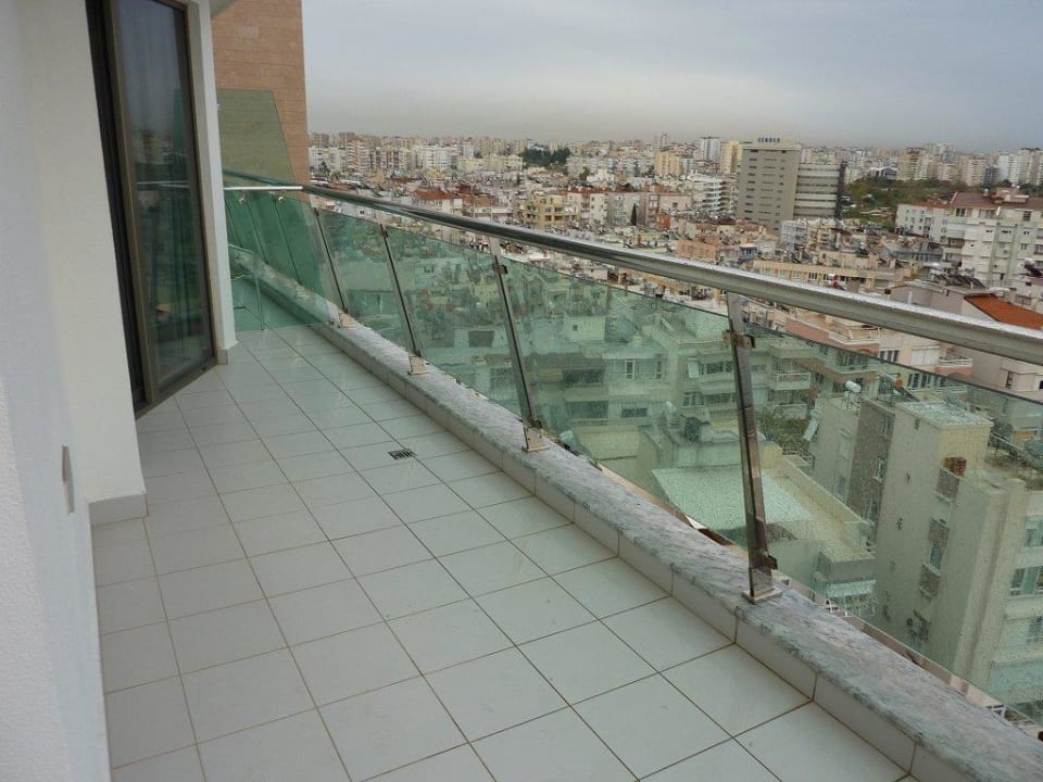 Balkon groß über Eck Ramada Plaza by Wyndham Antalya