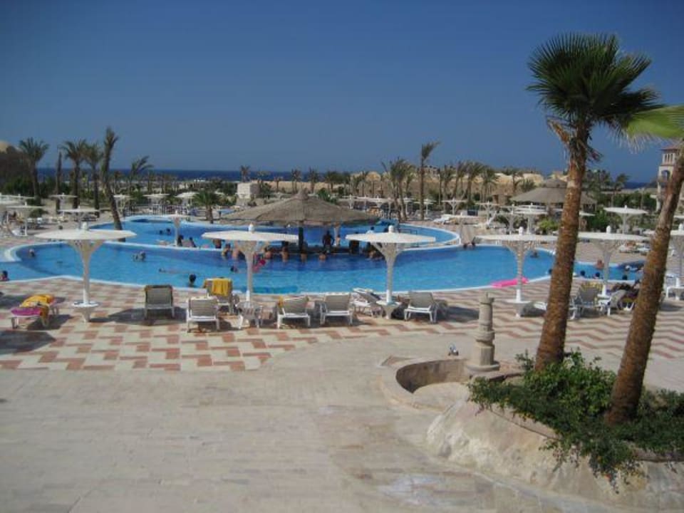 Pool Pensée Royal Garden Beach Resort