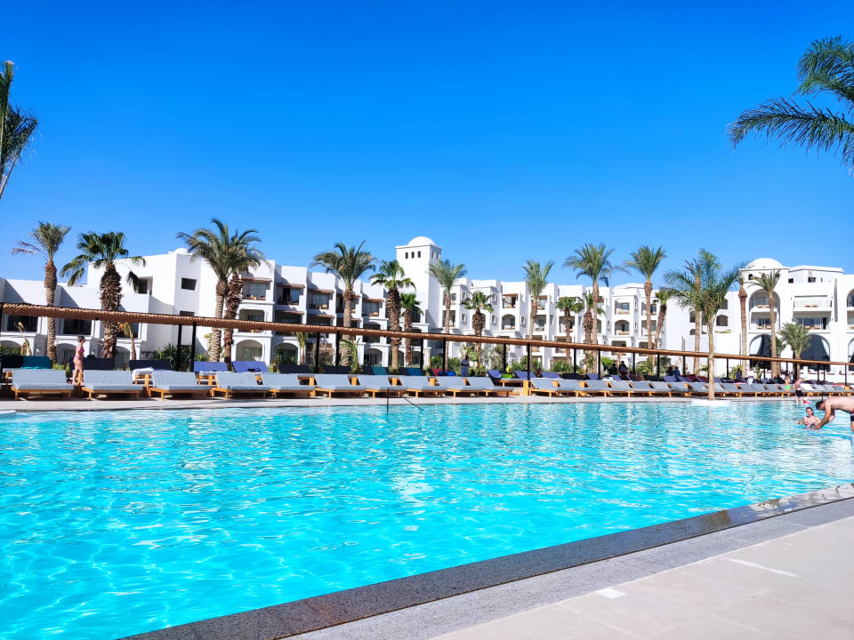 Pool Serry Beach Resort