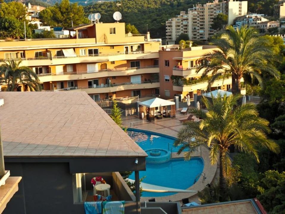 Ausblick auf Poolanlage BQ Augusta