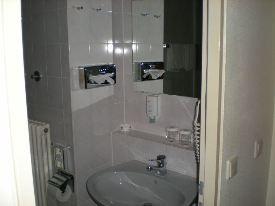 Badezimmer im Ramada ACHAT Hotel Neustadt an der Weinstraße