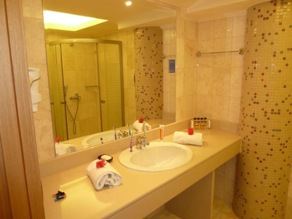 Bad mit Dusche Hotel Kalithea Horizon Royal