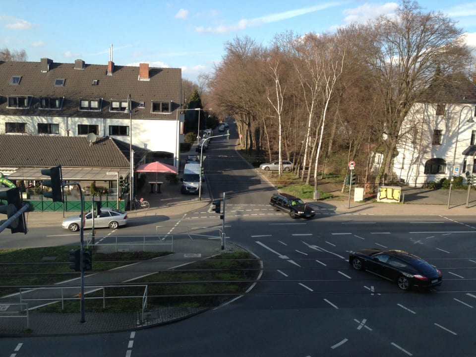 Ausblick zur Strasse Essential by Dorint Hotel Köln-Junkersdorf