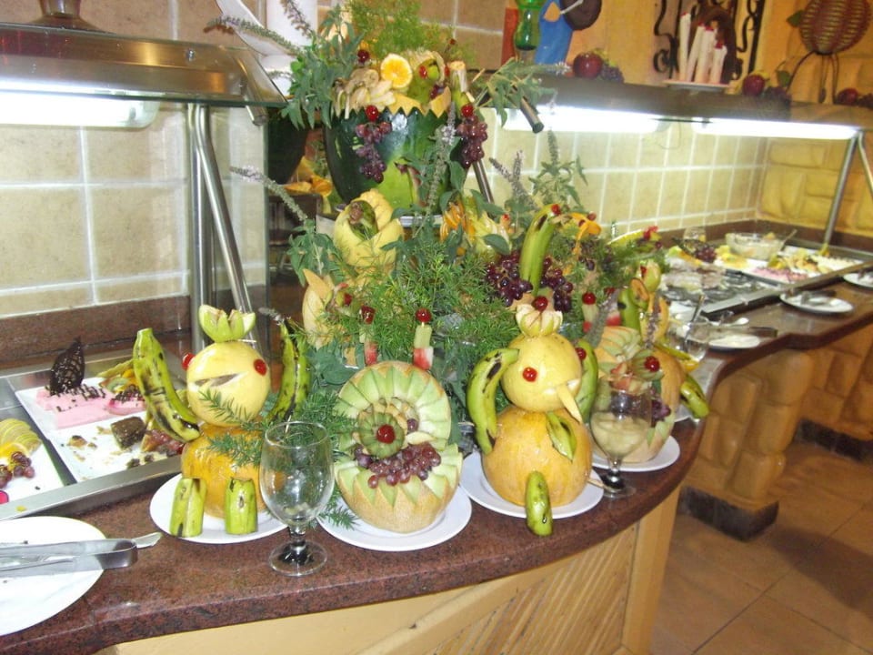 Deko beim Buffet  Pickalbatros Alf Leila Wa Leila Resort - Neverland Hurghada