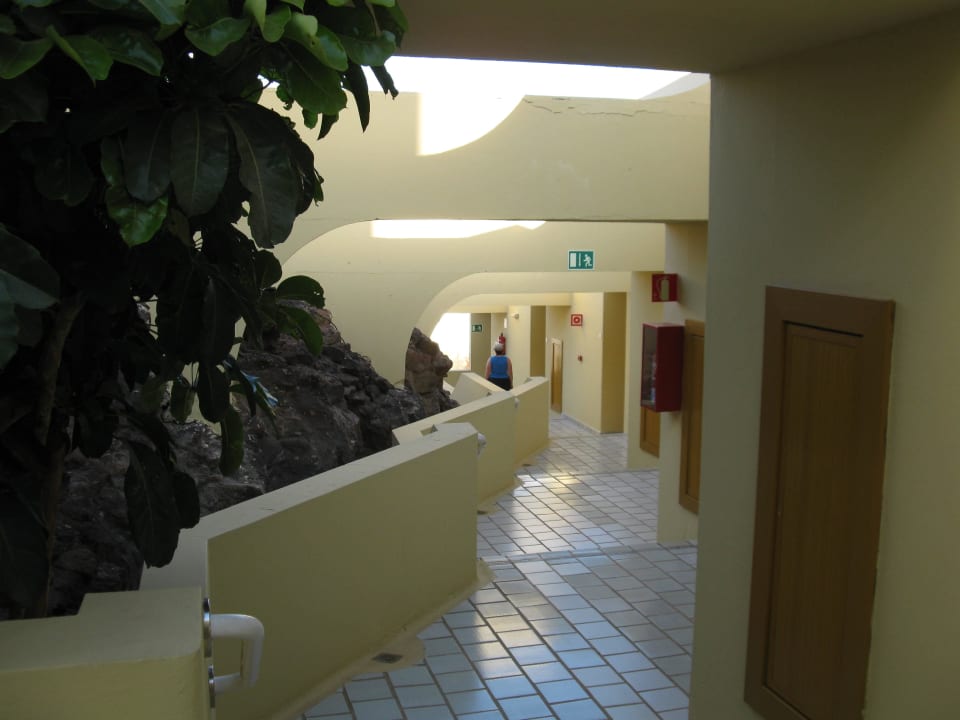 Nicht überdachter Flur zum Zimmer Hotel Riu Palace Jandia