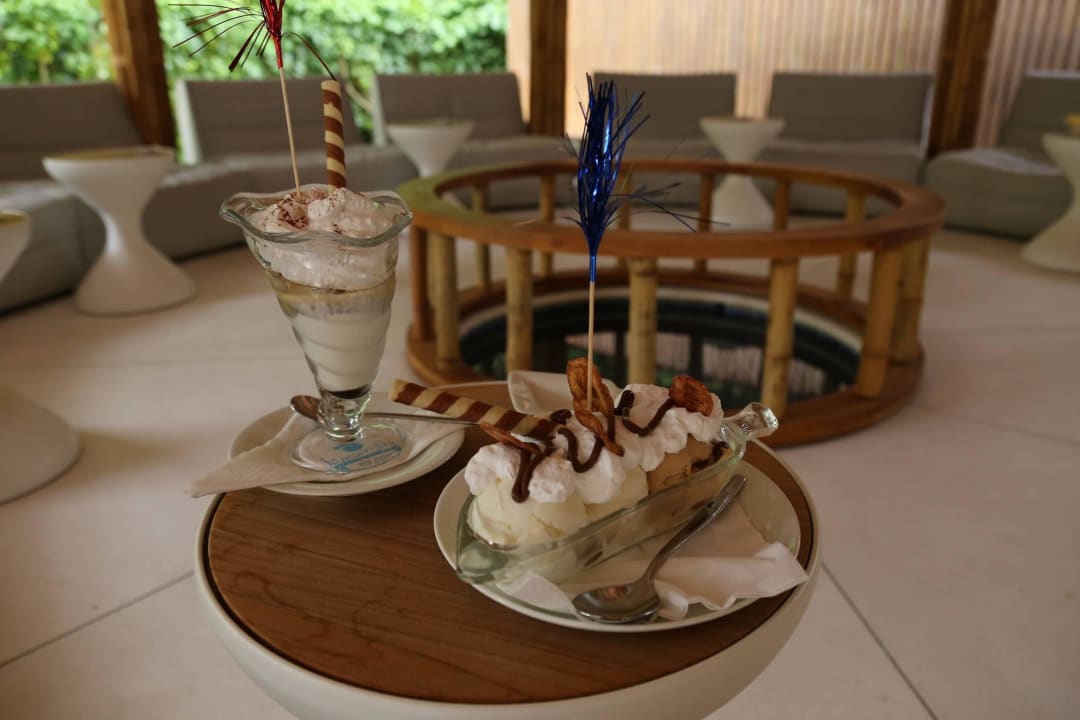 Eisbecher als Dessert im Palm Kuramathi Maldives