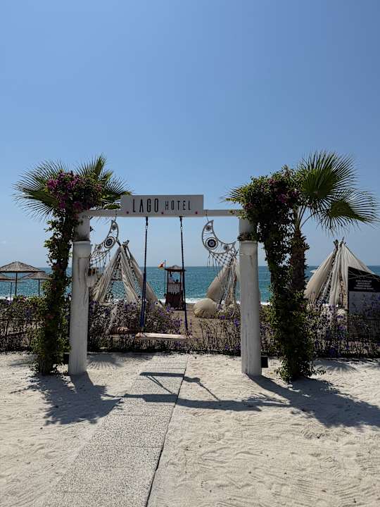 Strand Lago Hotel