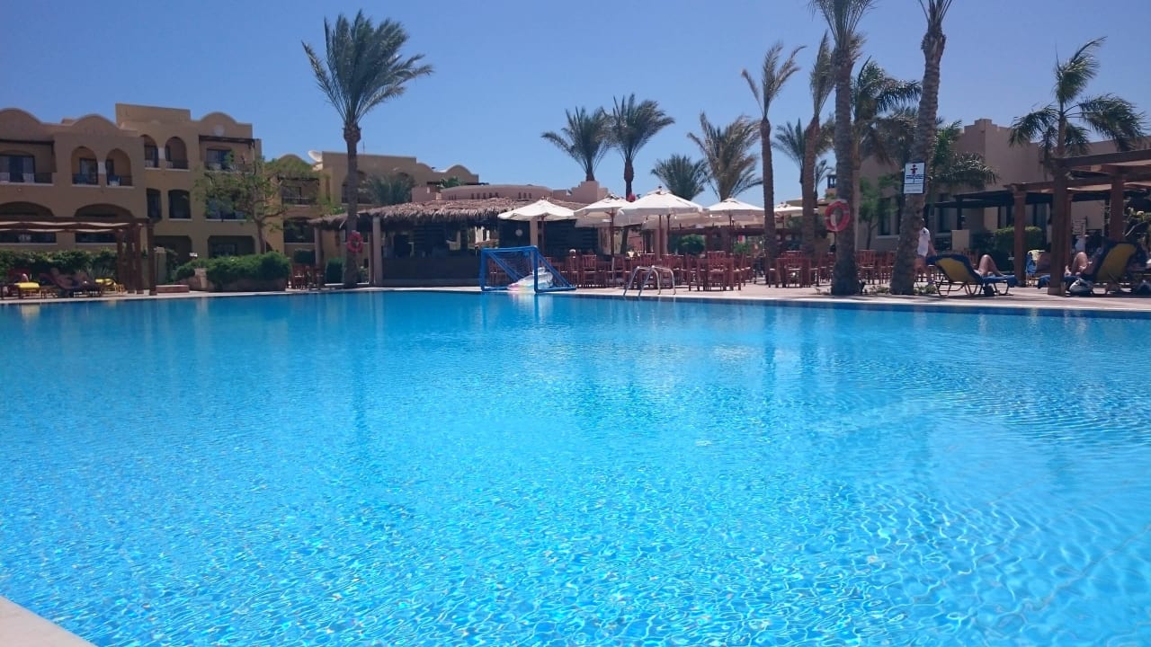 Blick zur Poolbar Hotel JAZ Makadi Star & Spa