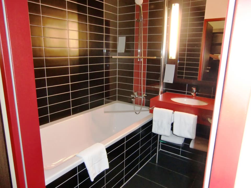 Zimmer 4.OG- Bad Best Western Plus Amedia Art Salzburg