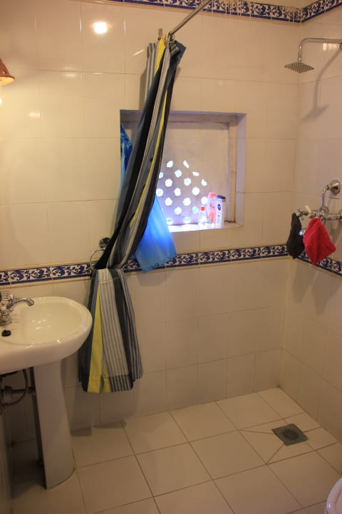 Badezimmer, Zimmer 402 Guesthouse International