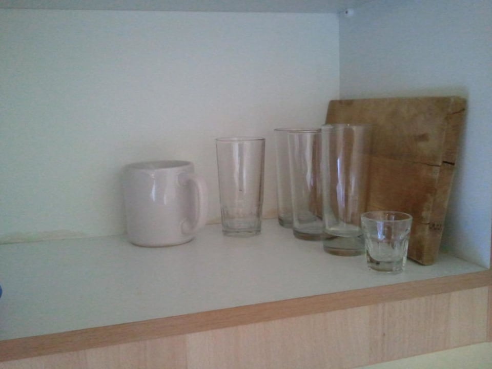 Dishes for four persons? Theodosis Apartments