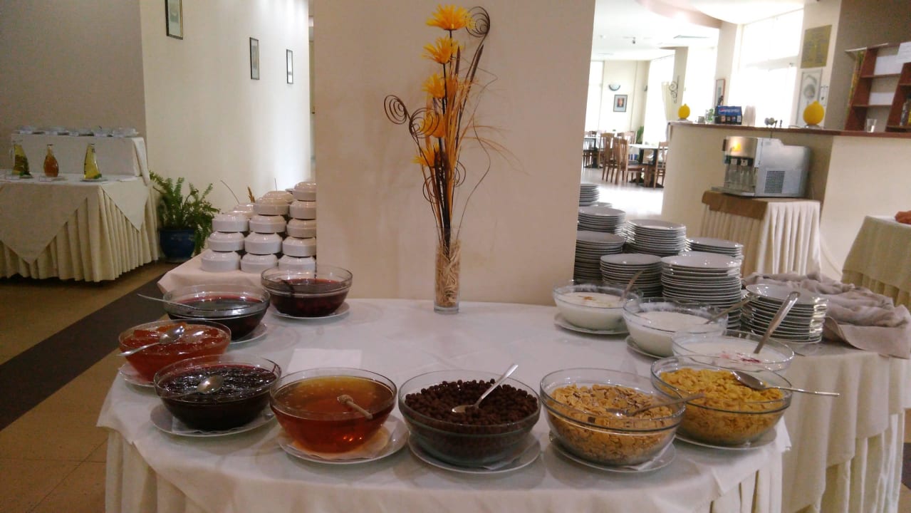 Кукурузные хлопья, джемы на завтрак Sun Palace