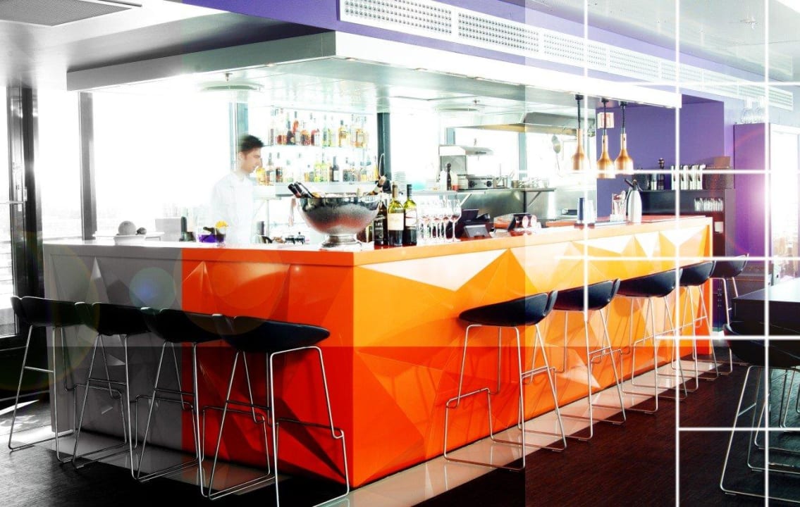 Top Floor Restaurant Quality Hotel 33