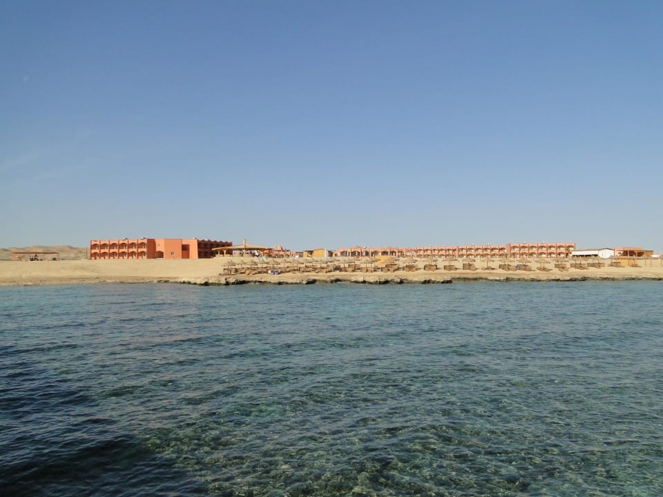 Vom Meer aus gesehen Three Corners Happy Life Beach Resort