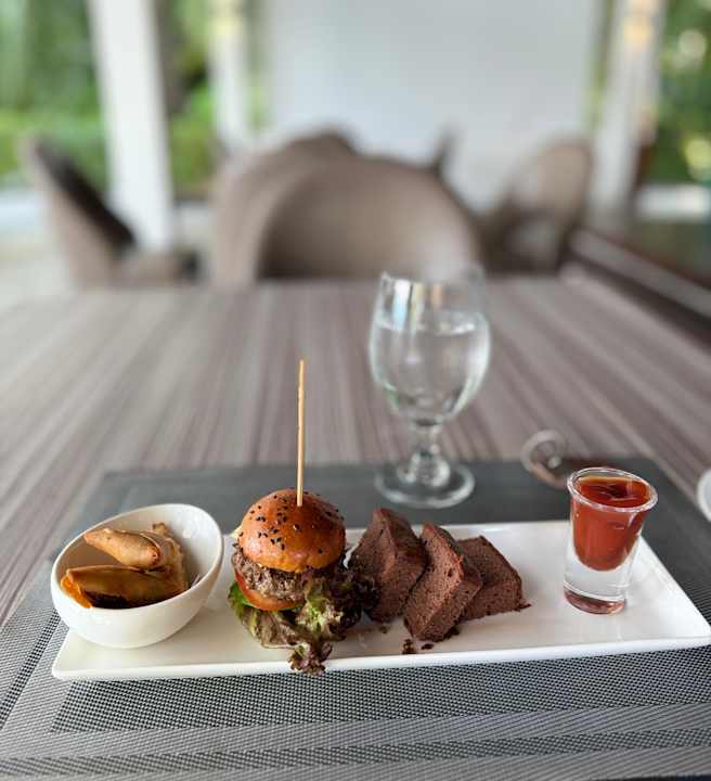 Gastro Fiyavalhu Resort Maldives