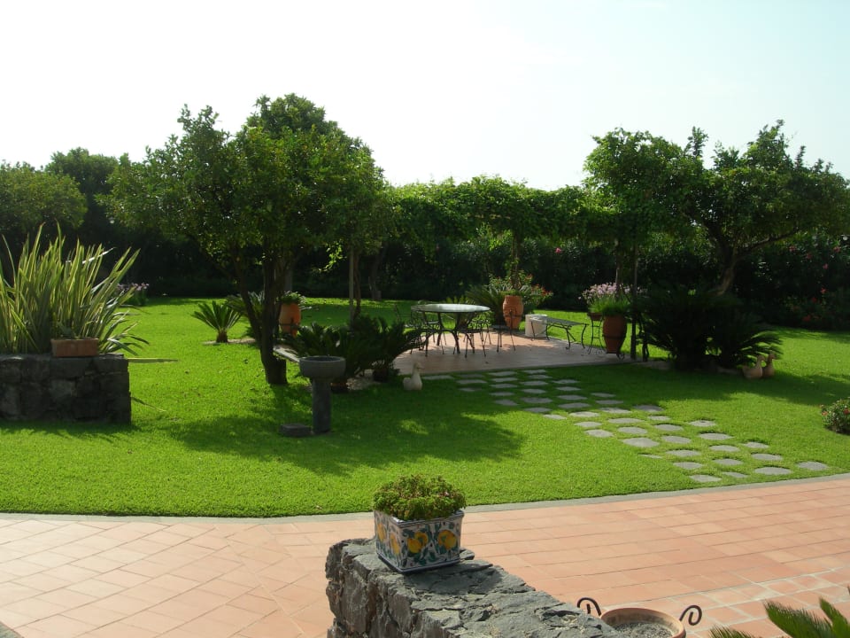 Blick in den Zitronengarten Agriturismo Feudogrande