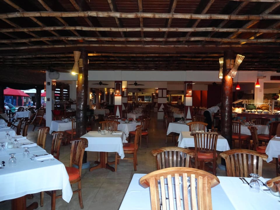 Restaurant abends Grand Muthu Club Caribbean Runaway Bay