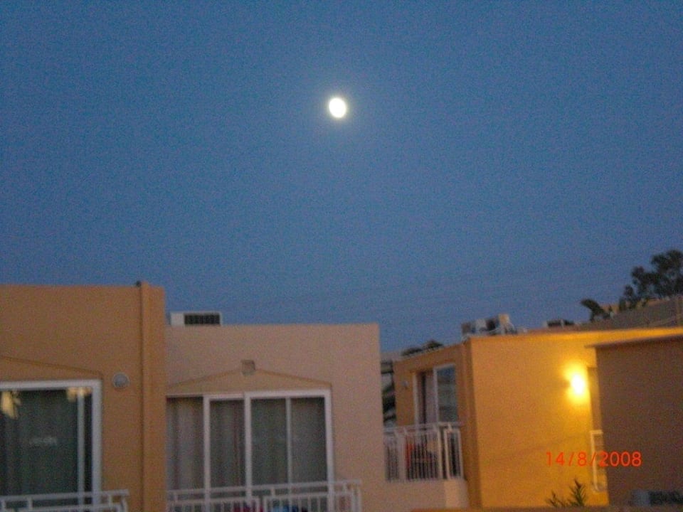 Hotelbereich in der Abenddämmerung Nefeli Hotel Rethymno