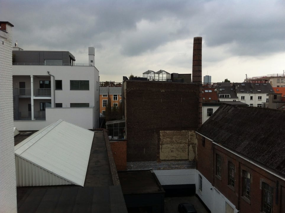 Hinterhofausblick aus dem 5.Stock Hotel Le Berger