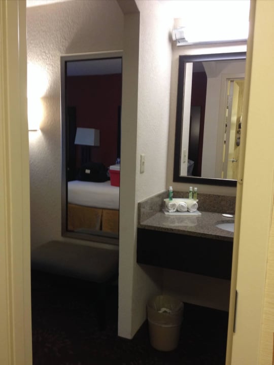 Bathroom Hotel Holiday Inn Express Malvern