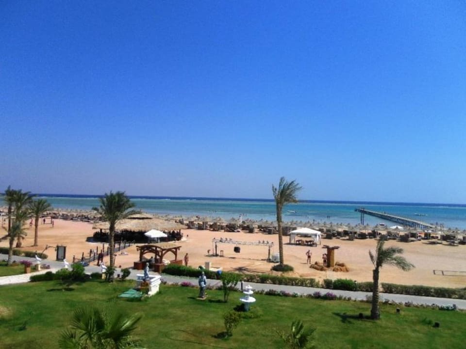 Вид из номера на море Regency Plaza Aqua Park & Spa