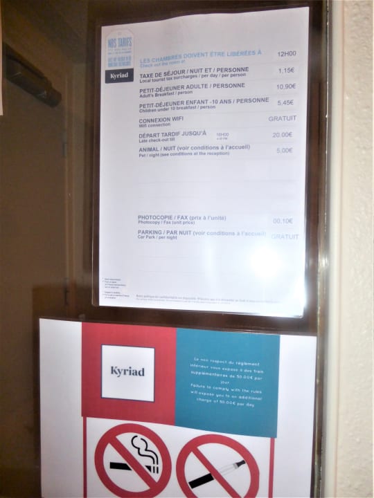 Außenansicht Hotel Kyriad Chantilly