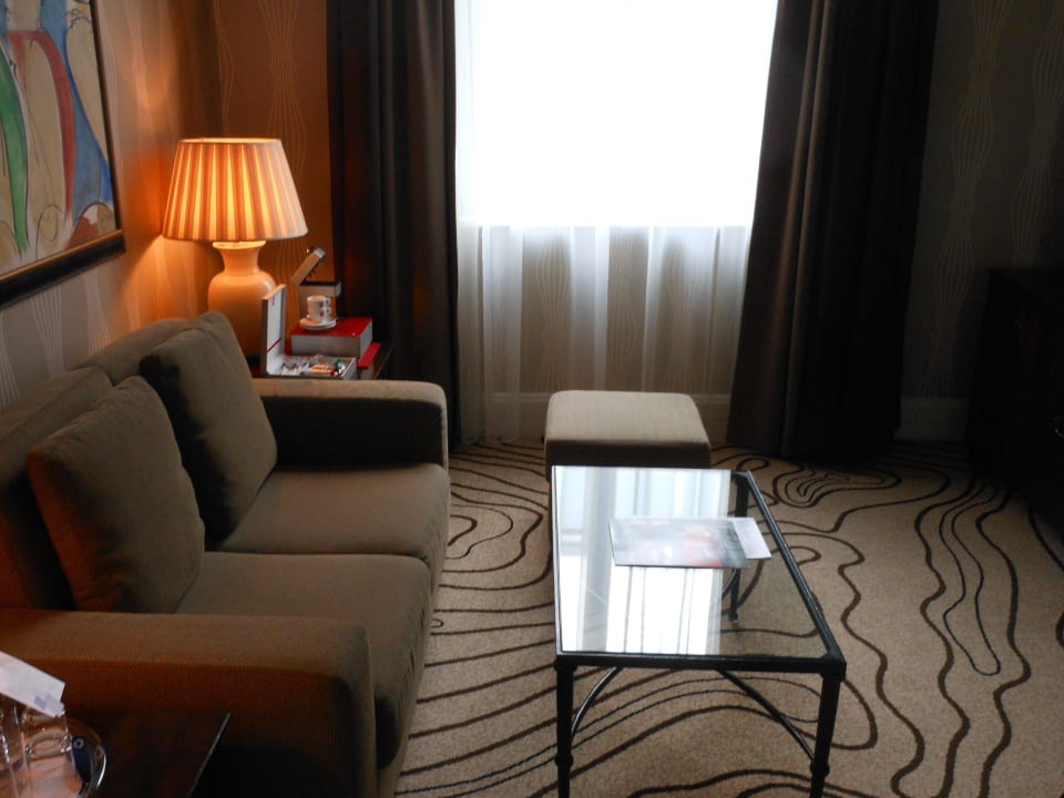 Juinor Suite 214 - Wohnbereich Le Méridien Frankfurt