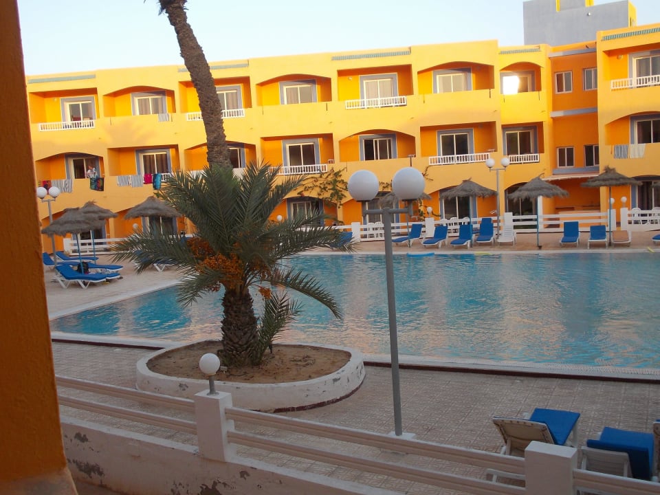 Pohled z pokoje,bazén se slanou vodou Caribbean World Thalasso Djerba
