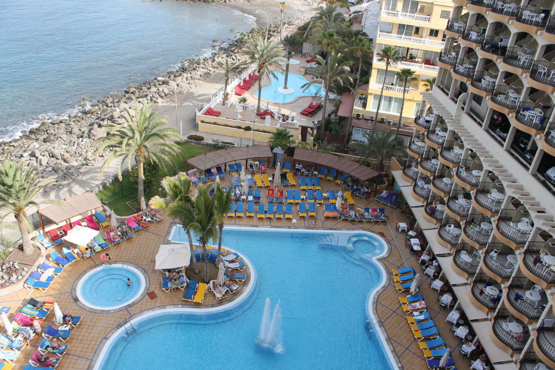 Blick auf die Poolanlage aus dem 8. Stockwerk Bull Dorado Beach & Spa