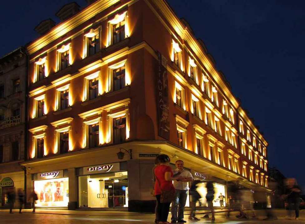 Nachtansicht Hotel Unicus