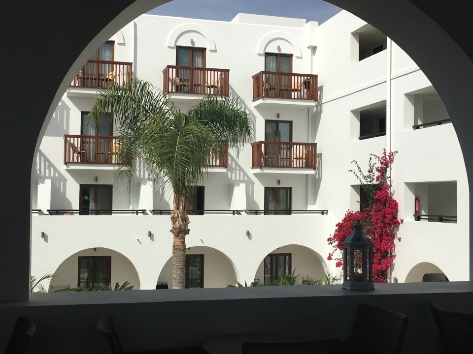 Innenhof TUI BLUE Oceanis Beach and Spa Resort