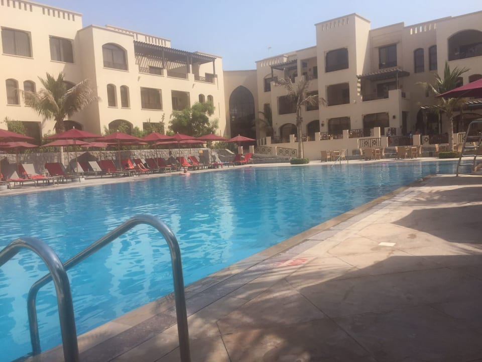 Pool The Cove Rotana Resort