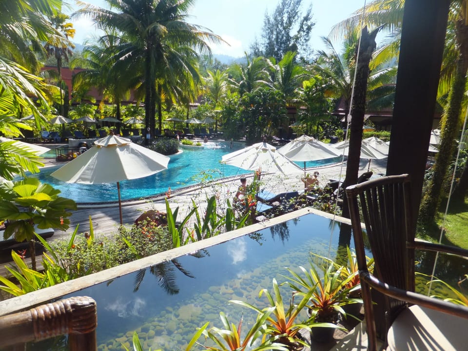 Blick beim Frühstück auf den Pool Khaolak Bhandari Resort & Spa