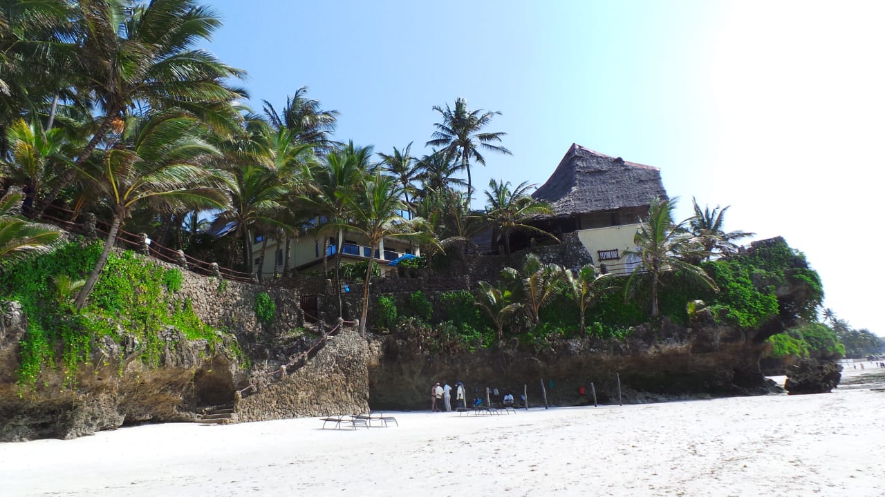 Strand Bahari Beach Hotel
