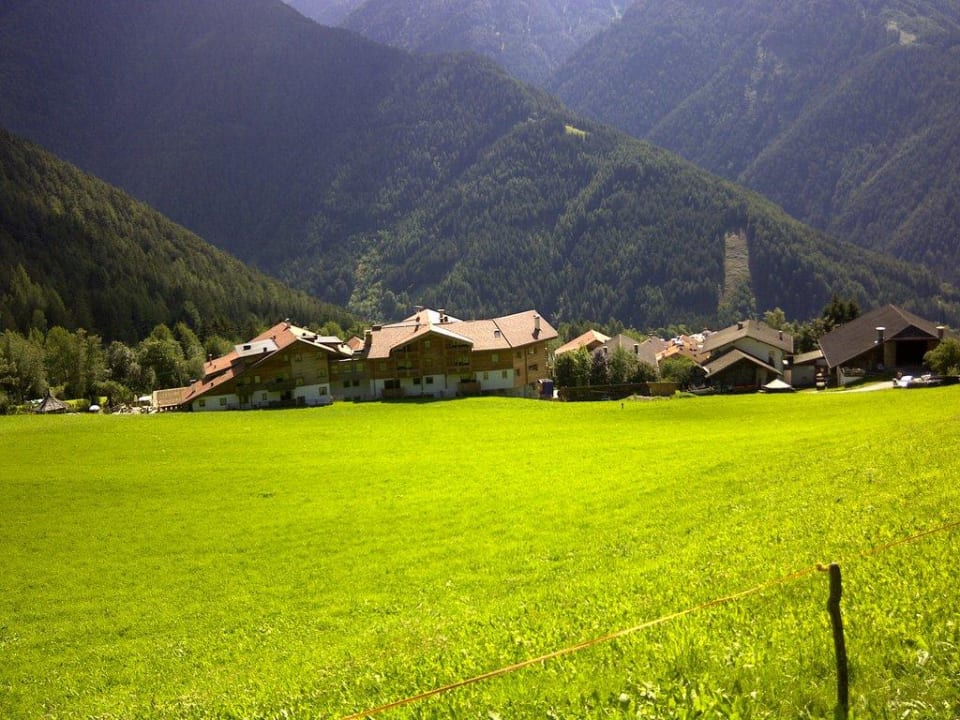 Blick auf die Hotelrückseite Naturhotel Lüsnerhof