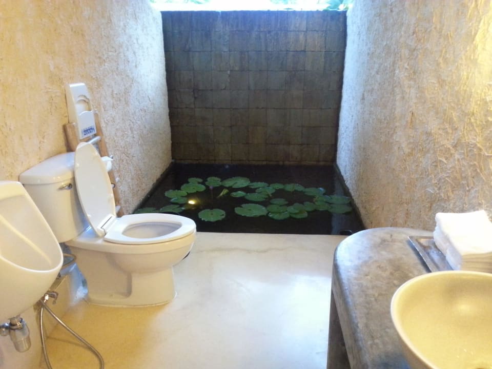 Seerosenbecken in der Toilette Sheraton Hua Hin Pranburi Villas