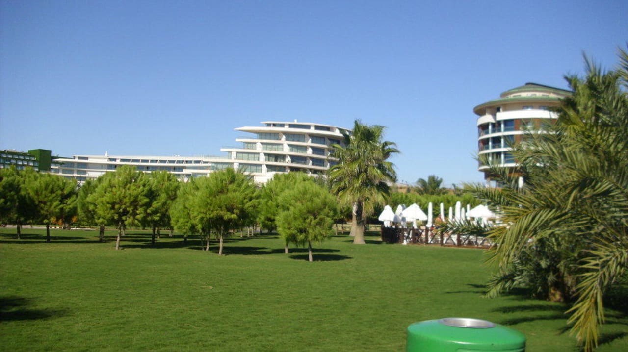 Garten mit Wohnhäusern Voyage Belek Golf & Spa