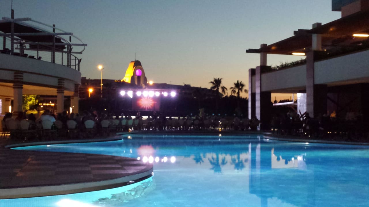 Abendshow am Pool  Terrace Elite Resort
