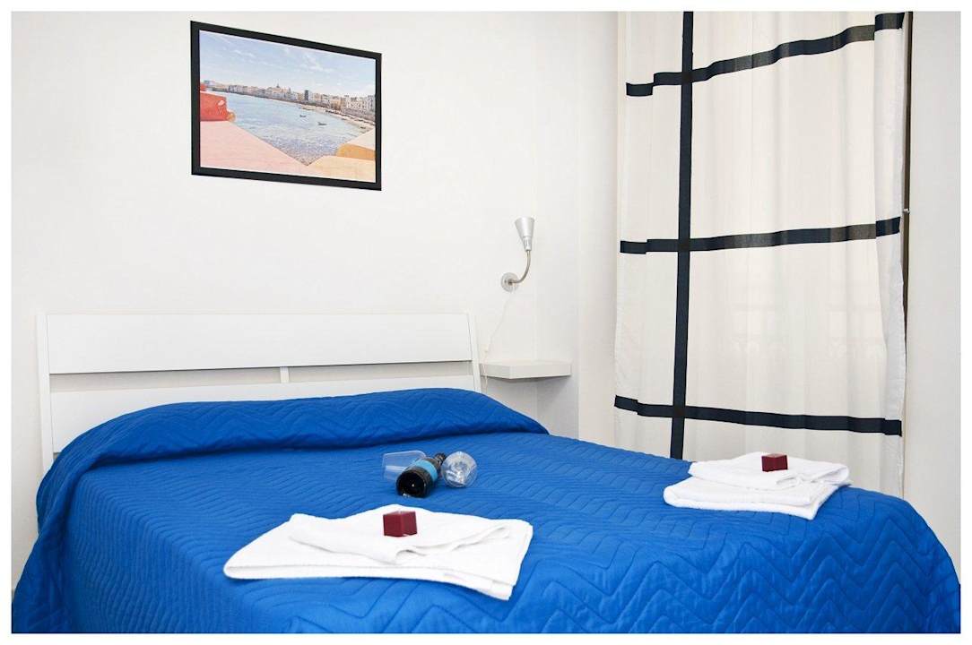 Room Marina Bay Apartments