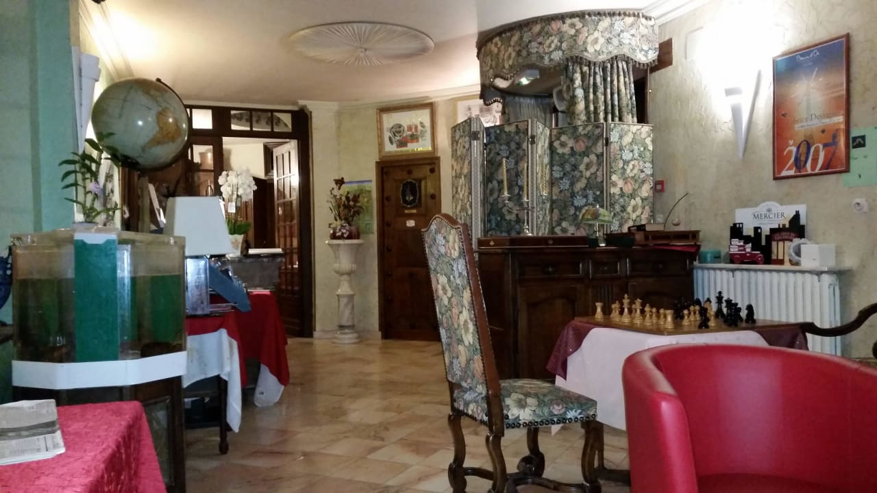 Sogenannte Bar Hostellerie La Tour Du Roy