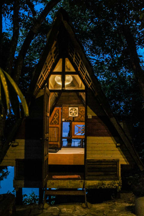 Außenansicht unserer Hütte/Zimmer Hotel Belum Rainforest Resort