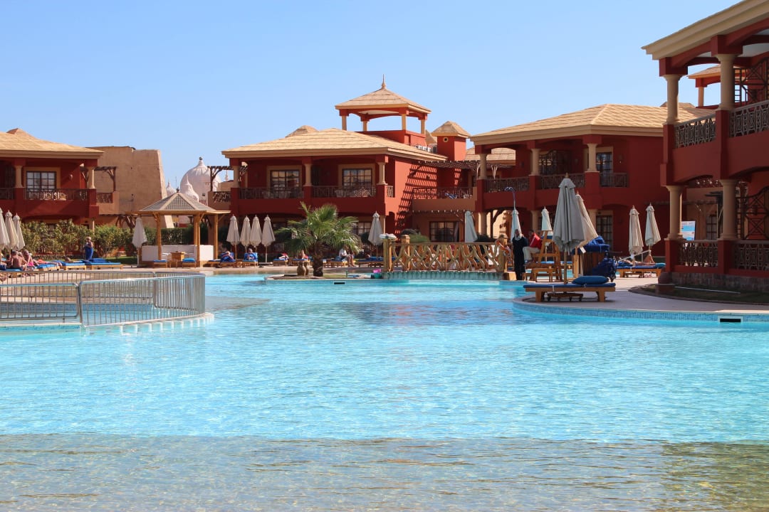 Beheizter Pool der 400er Anlage Pickalbatros Alf Leila Wa Leila Resort - Neverland Hurghada