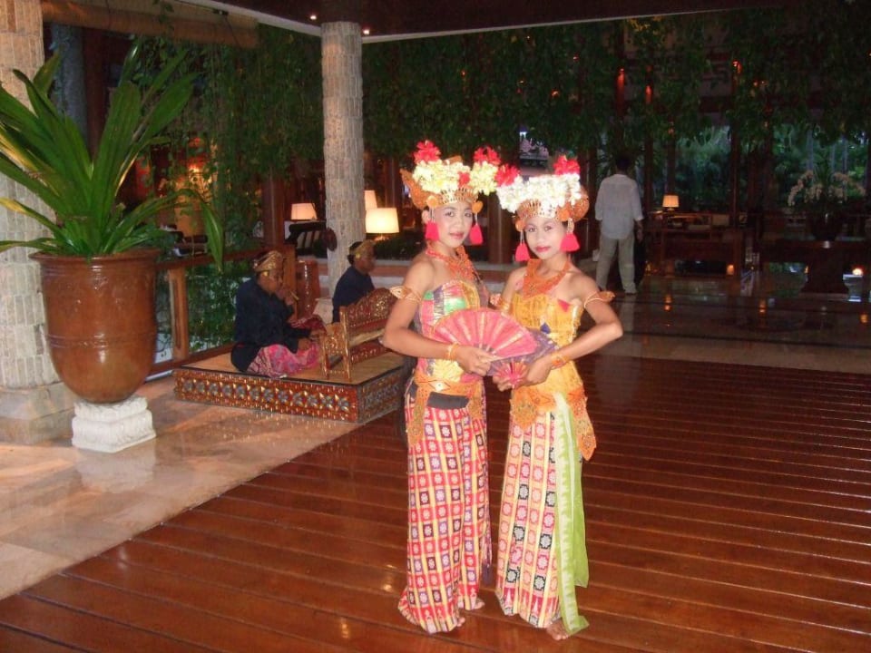 Balinesiche Tänzerinnen Paradisus by Melia Bali